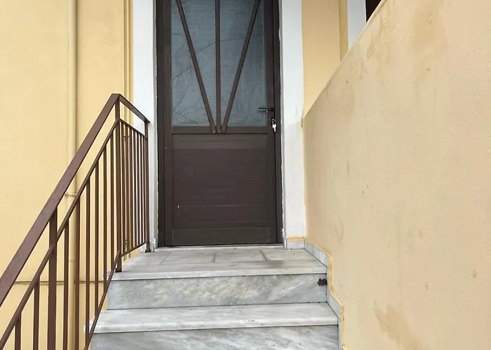 Alexandra's Little House Apartment